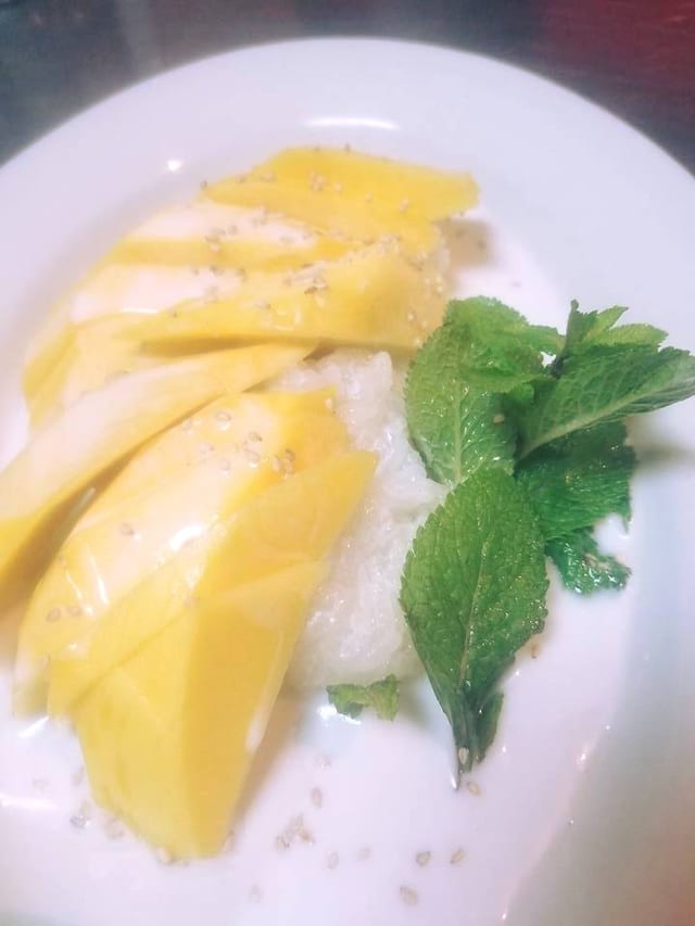 Sweet Sticky Rice with Fresh Mango.